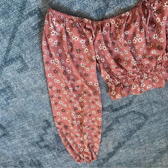 ARDENE Floral Off-Shoulder Top - Picture 2 of 6